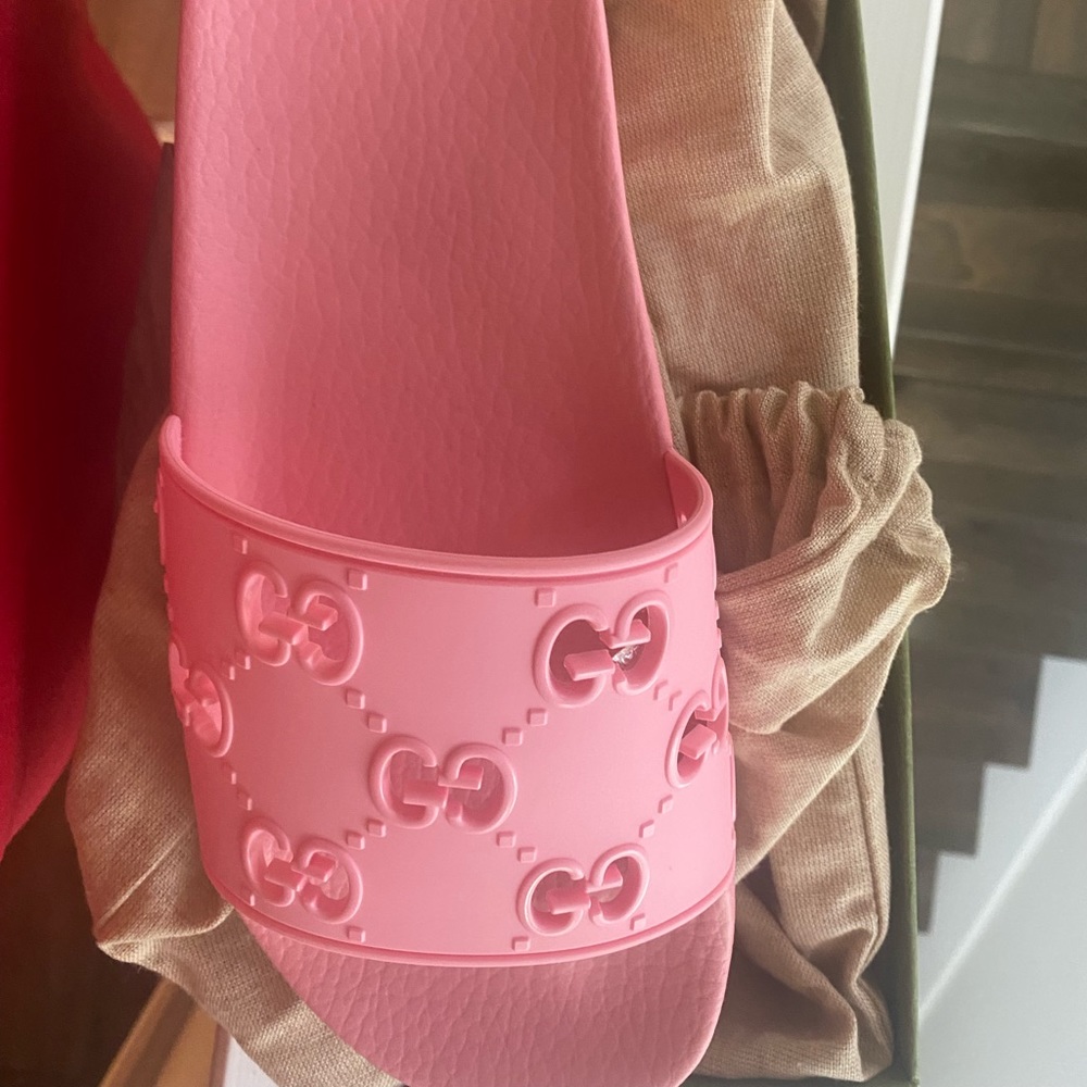 Brand new pink Gucci gg pool slides